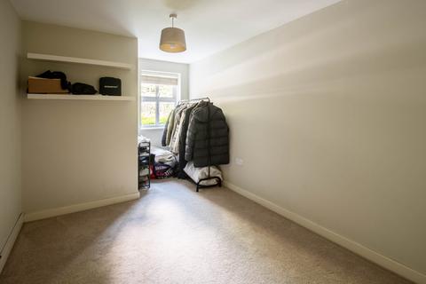 35 Crownoakes Drive, Wordsley, Stourbridge, DY8 5SQ
