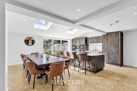 8 bedroom detached house for sale, Mainway, Alkrington, M24