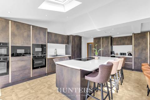 8 bedroom detached house for sale, Mainway, Alkrington, M24