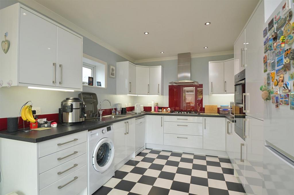 Resized Kitchen1.jpg