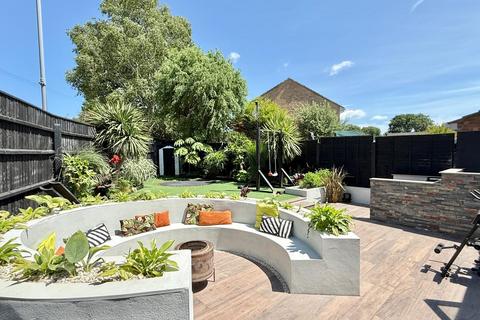4 bedroom detached house for sale, Badger Way, Verwood, BH31