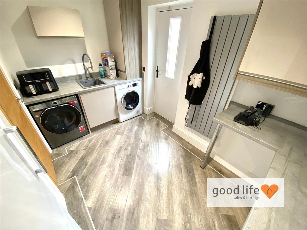 20250702 103858152 i OS17kinetonway.jpg