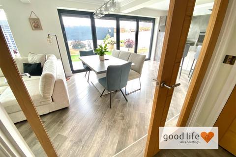 4 bedroom house for sale, Kineton Way, Sunderland SR2