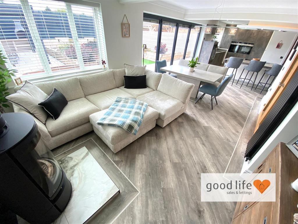 20250702 103642146 i OS17kinetonway.jpg