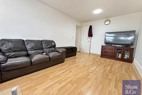 2 bedroom flat for sale, Apsley House, Staines Road, Hounslow TW4