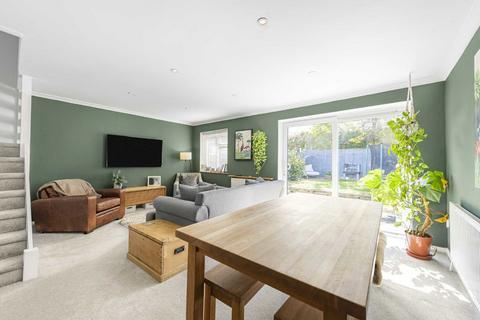 55 Earle Gardens, Kingston Upon Thames, KT2 5TB