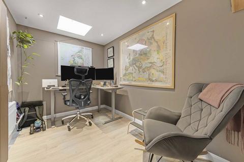 55 Earle Gardens, Kingston Upon Thames, KT2 5TB