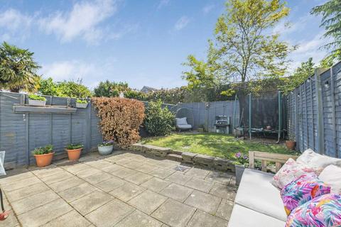 55 Earle Gardens, Kingston Upon Thames, KT2 5TB