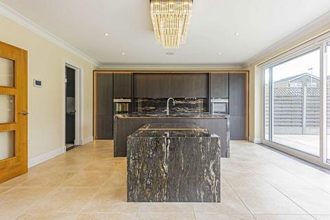 7 bedroom detached house to rent, Blakes Avenue, New Malden KT3