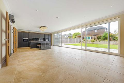 7 bedroom detached house to rent, Blakes Avenue, New Malden KT3