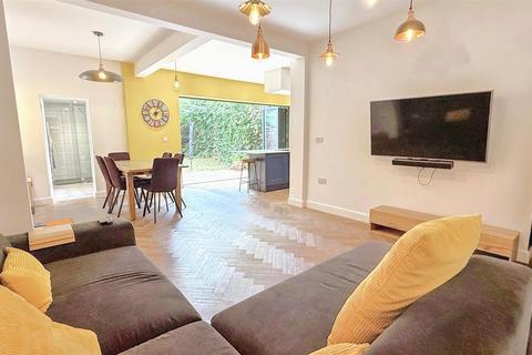 4 bedroom semi-detached house for sale, Willow Road, Birmingham B30
