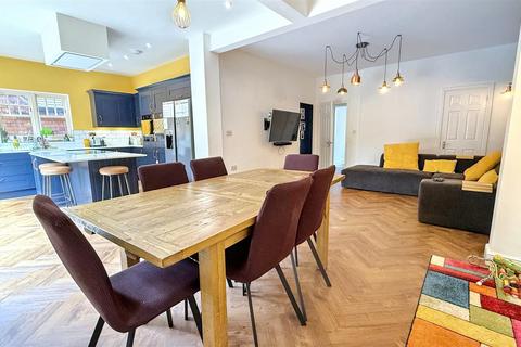 4 bedroom semi-detached house for sale, Willow Road, Birmingham B30