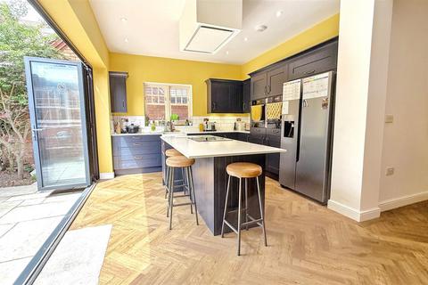 4 bedroom semi-detached house for sale, Willow Road, Birmingham B30
