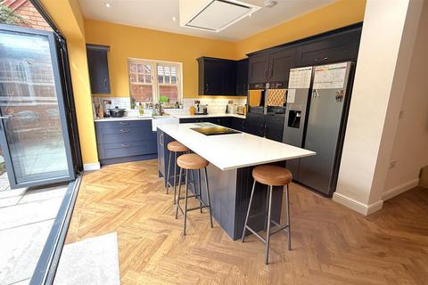 4 bedroom semi-detached house for sale, Willow Road, Birmingham B30