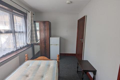 1 bedroom in a house share to rent, Harlesden Road, Willesden, London NW10