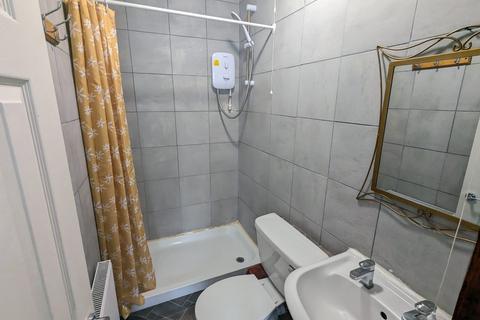 1 bedroom in a house share to rent, Harlesden Road, Willesden, London NW10