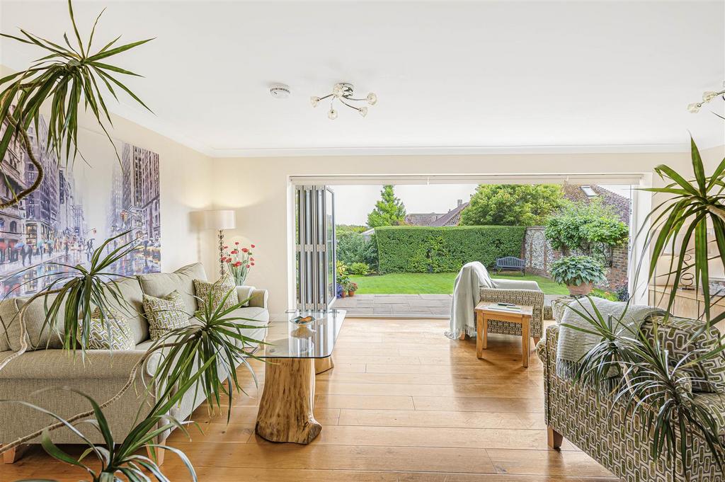 Lounge Outlook