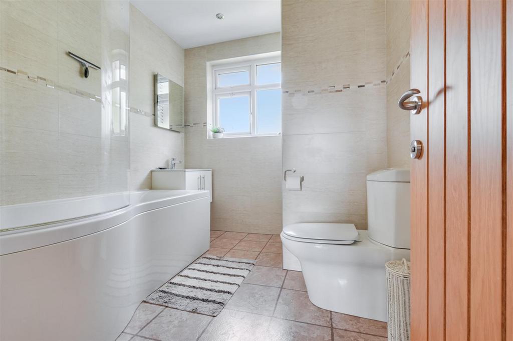Bathroom 2.jpeg