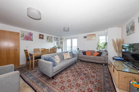 2 bedroom flat for sale, Station Road, Centurion House, HA8