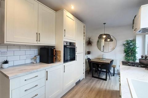 13 Reddington Drive, Slough, SL3 7QT