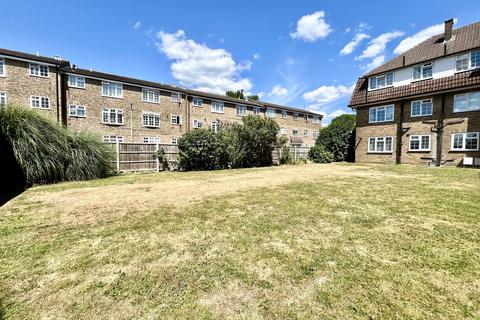 23, Bray Court North Parade, Chessington, KT9 1QN