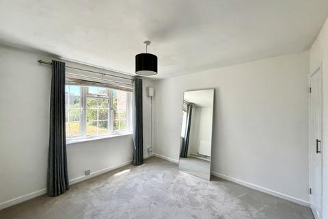 23, Bray Court North Parade, Chessington, KT9 1QN