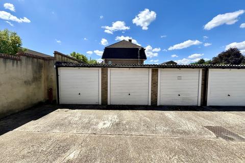23, Bray Court North Parade, Chessington, KT9 1QN
