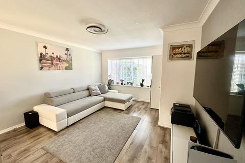 9 Hurst Close, Chessington, KT9 1XE