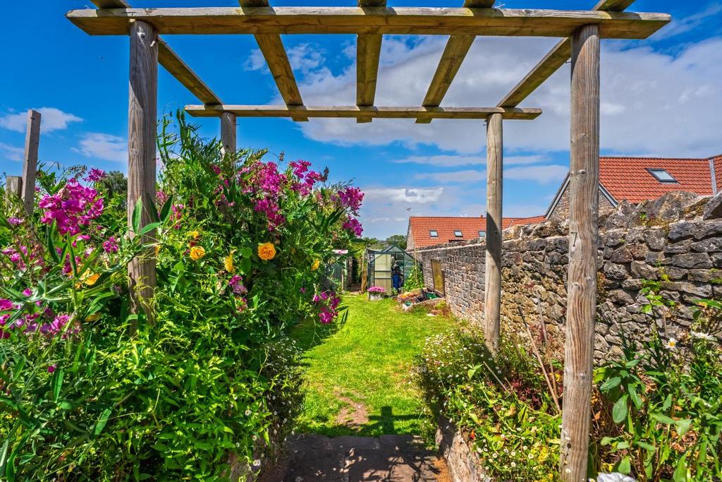 13 - garden.jpg