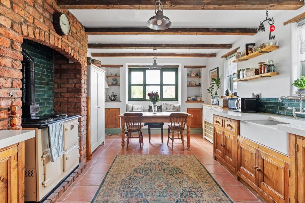 4 - kitchen diner.jpg