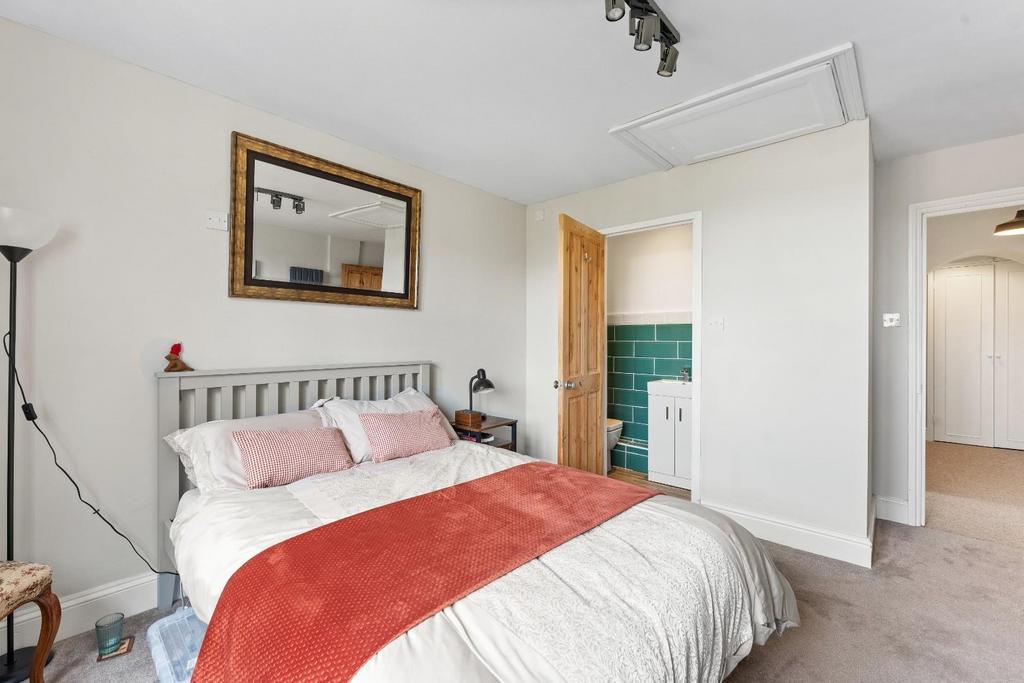 8 - bedroom.jpg