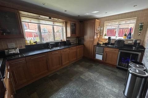 4 bedroom detached house for sale, Gulvain Place, Oldham