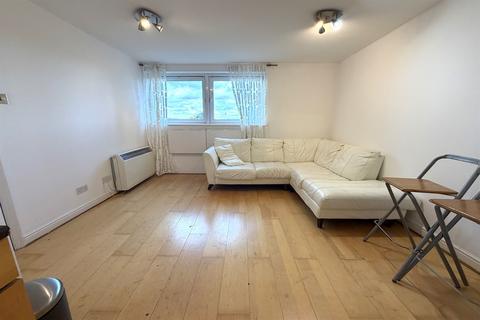 2 bedroom apartment to rent, Fishguard Way, Galleons Lock, E16