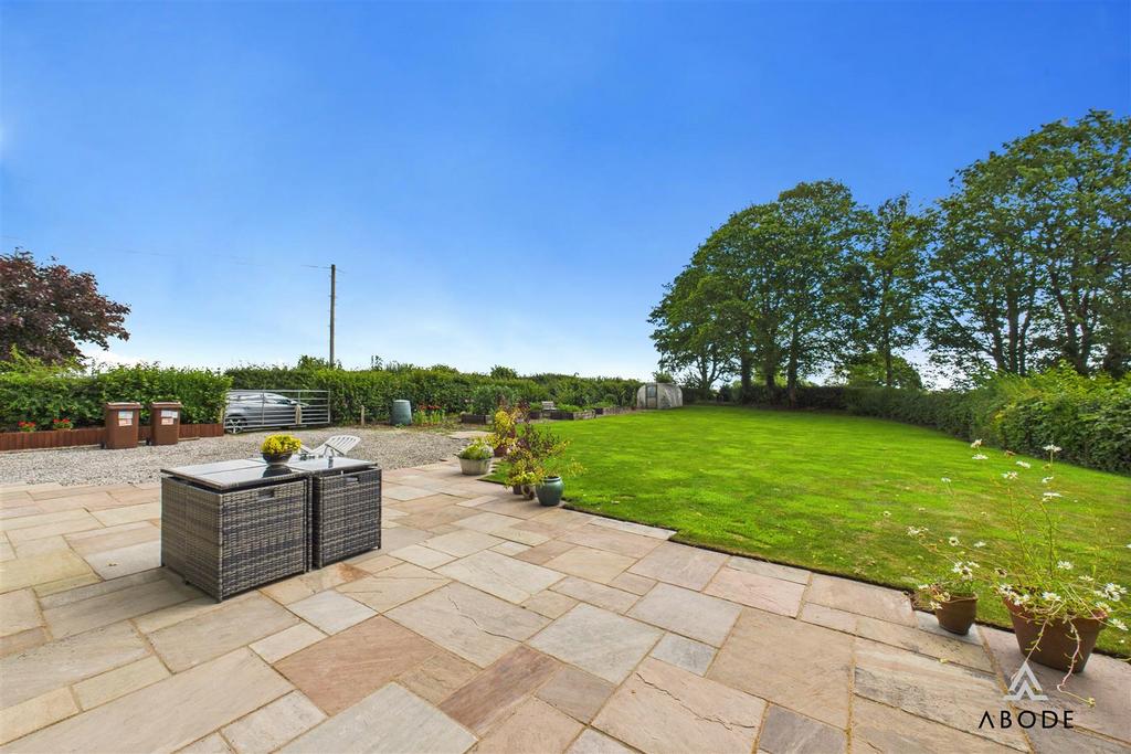 CAM03473 G0-PR0390-STILL040.jpg