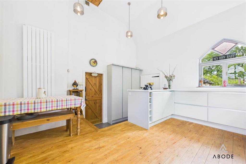 CAM03473 G0-PR0390-STILL032.jpg