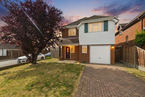 27 West Hatch Manor, Ruislip, HA4 8QU