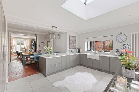 4 bedroom semi-detached house for sale, Bromyard Road, Worcester, WR2