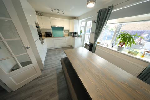 3 Caravel Close, Grays, RM16 6QB