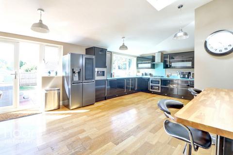 3 bedroom semi-detached house for sale, Dorset Close, Bletchley