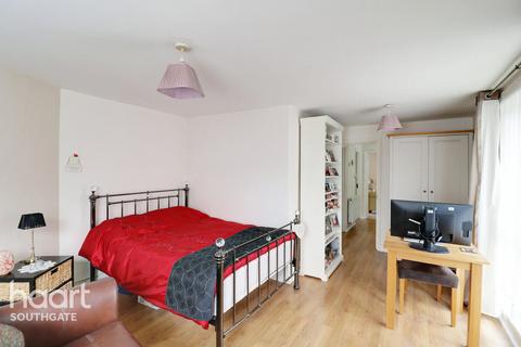 1 bedroom apartment for sale, Links Side, Enfield