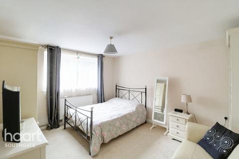 undefined, Links Side, Enfield