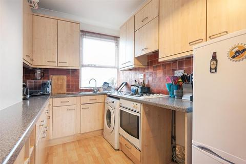 2 bedroom flat for sale, Albion Road, London, N16