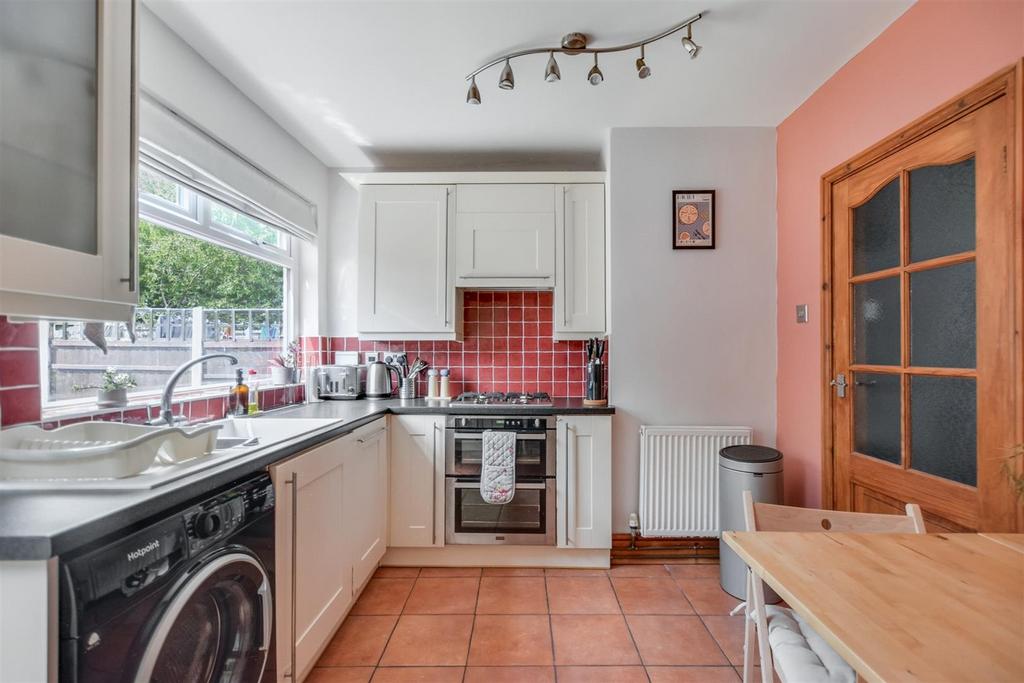Kitchen 2.jpeg