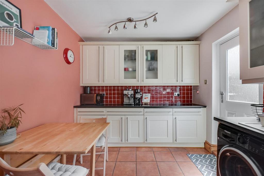 Kitchen 1.jpeg