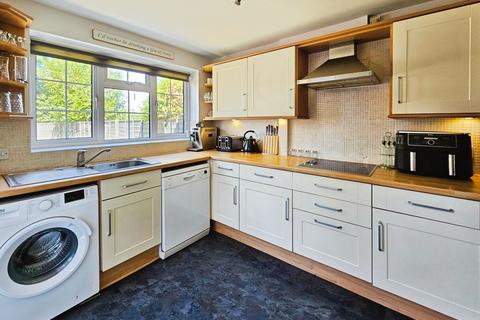 20 Benchfield Close, East Grinstead, RH19 3NZ