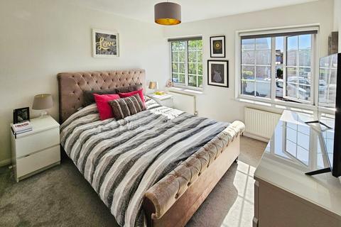 20 Benchfield Close, East Grinstead, RH19 3NZ