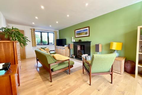 21 Castle Oak, Usk, NP15 1SG