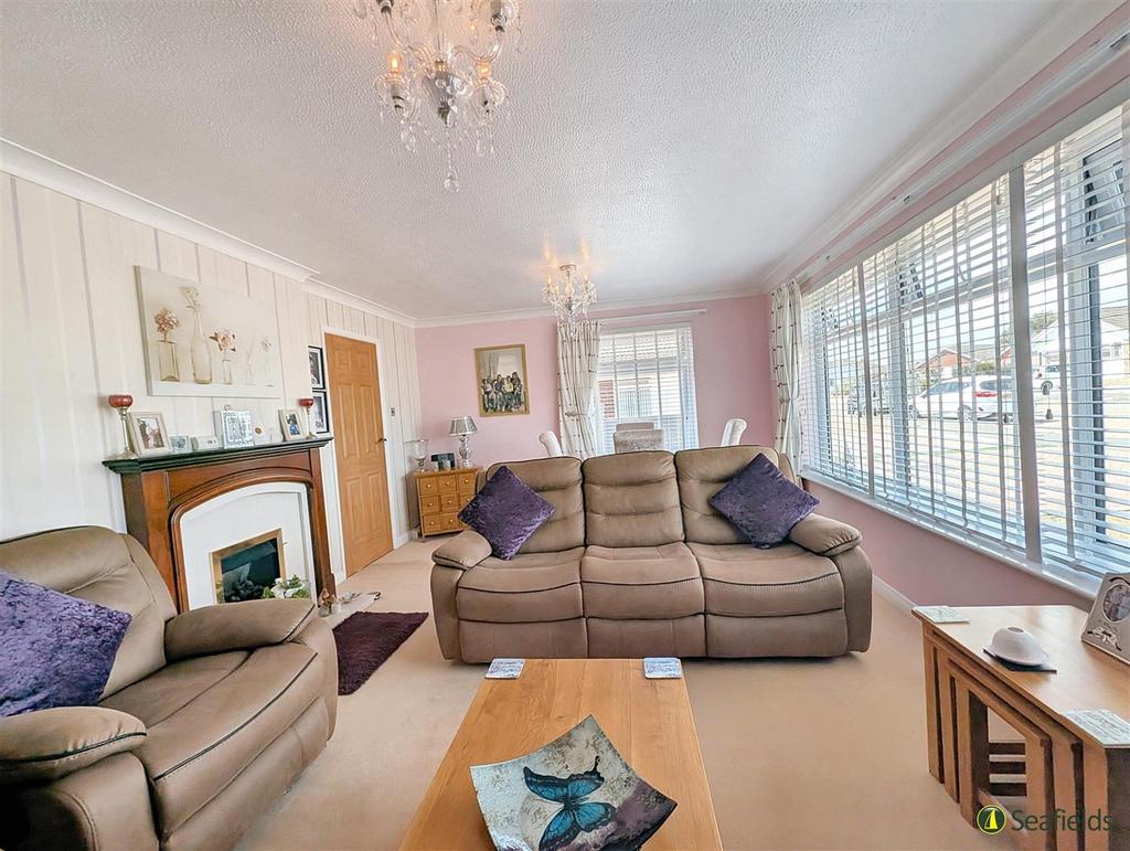 Sitting/Dining Room