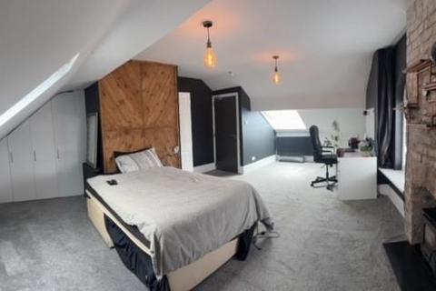 1 bedroom in a house share to rent, Chapel Road, Sale
