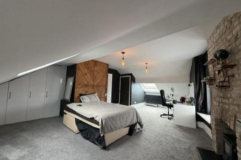 1 bedroom in a house share to rent, Chapel Road, Sale